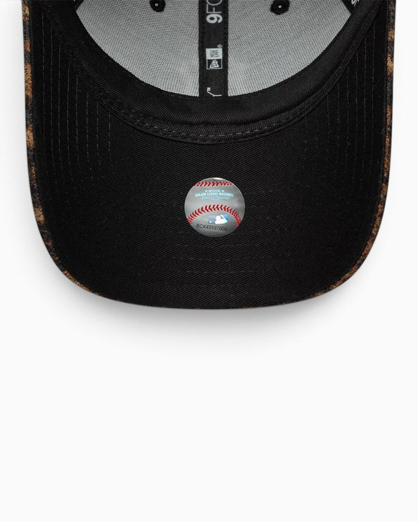 New Era NY Yankees W MLB Cosy Leopard 9FORTY Şapka Brown