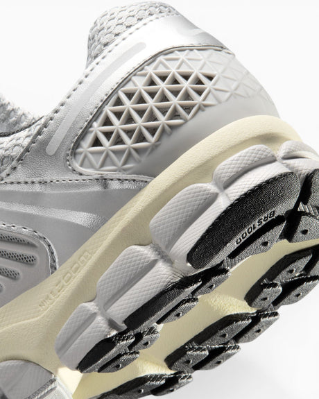 Nike Zoom Vomero 5 Erkek Sneaker